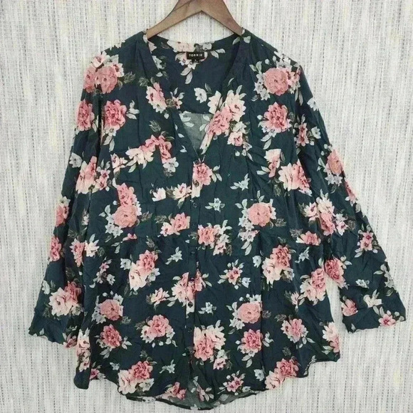 Torrid Rayon Women's Button up Blouse Size 4X Floral - Picture 1 of 7